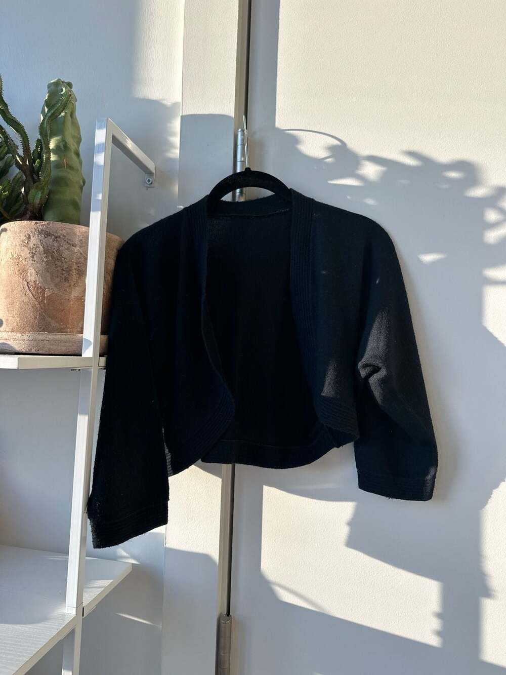Aritzia Babaton Decision Shrug Black Open Front Cropped Cardigan